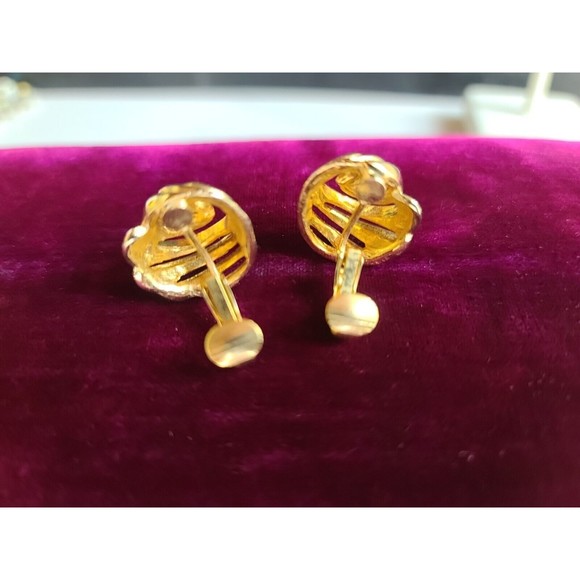 Vintage Gold Tone Swirl Clip-on Earrings - Picture 8 of 10